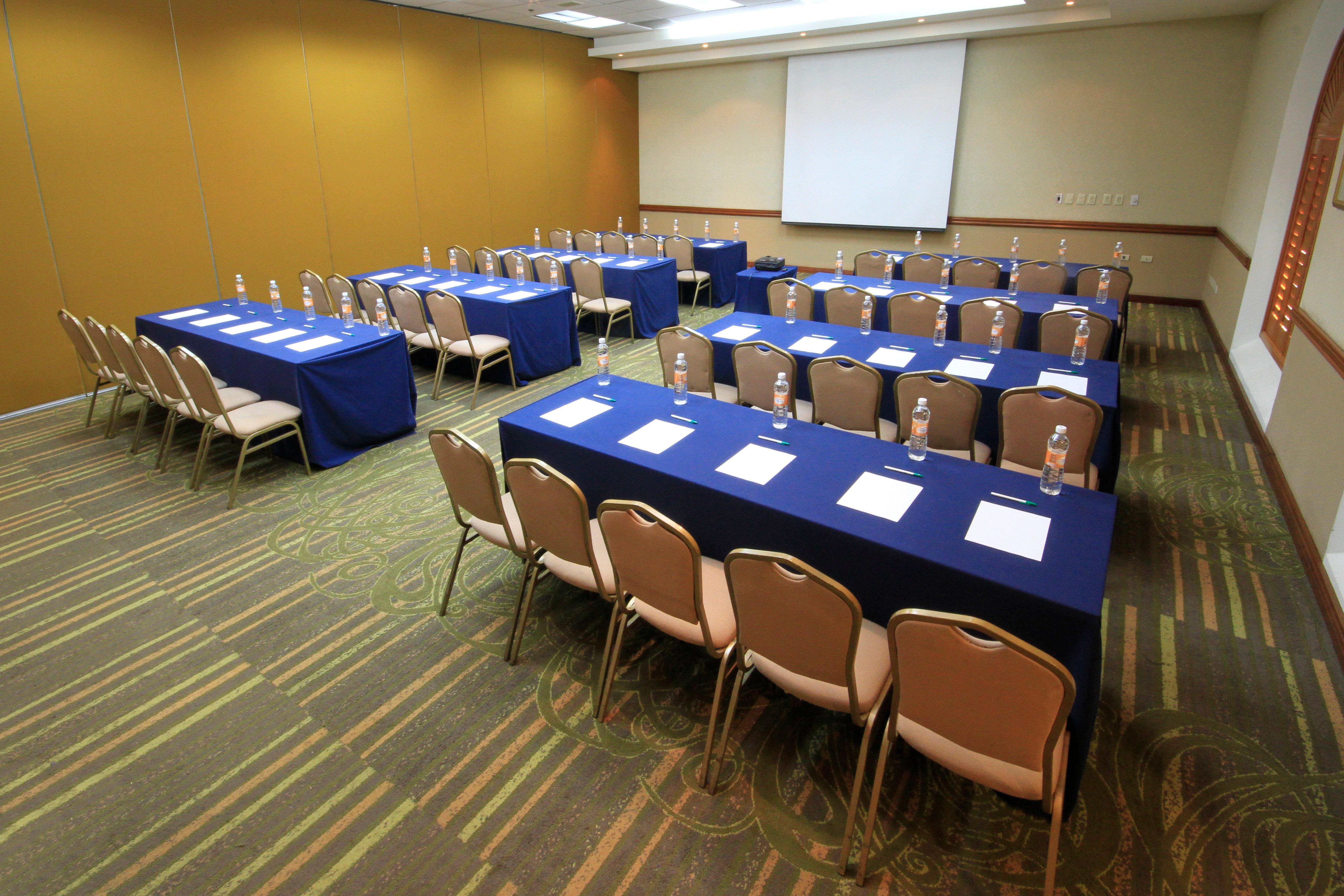 Holiday Inn Monclova By Ihg Bagian luar foto