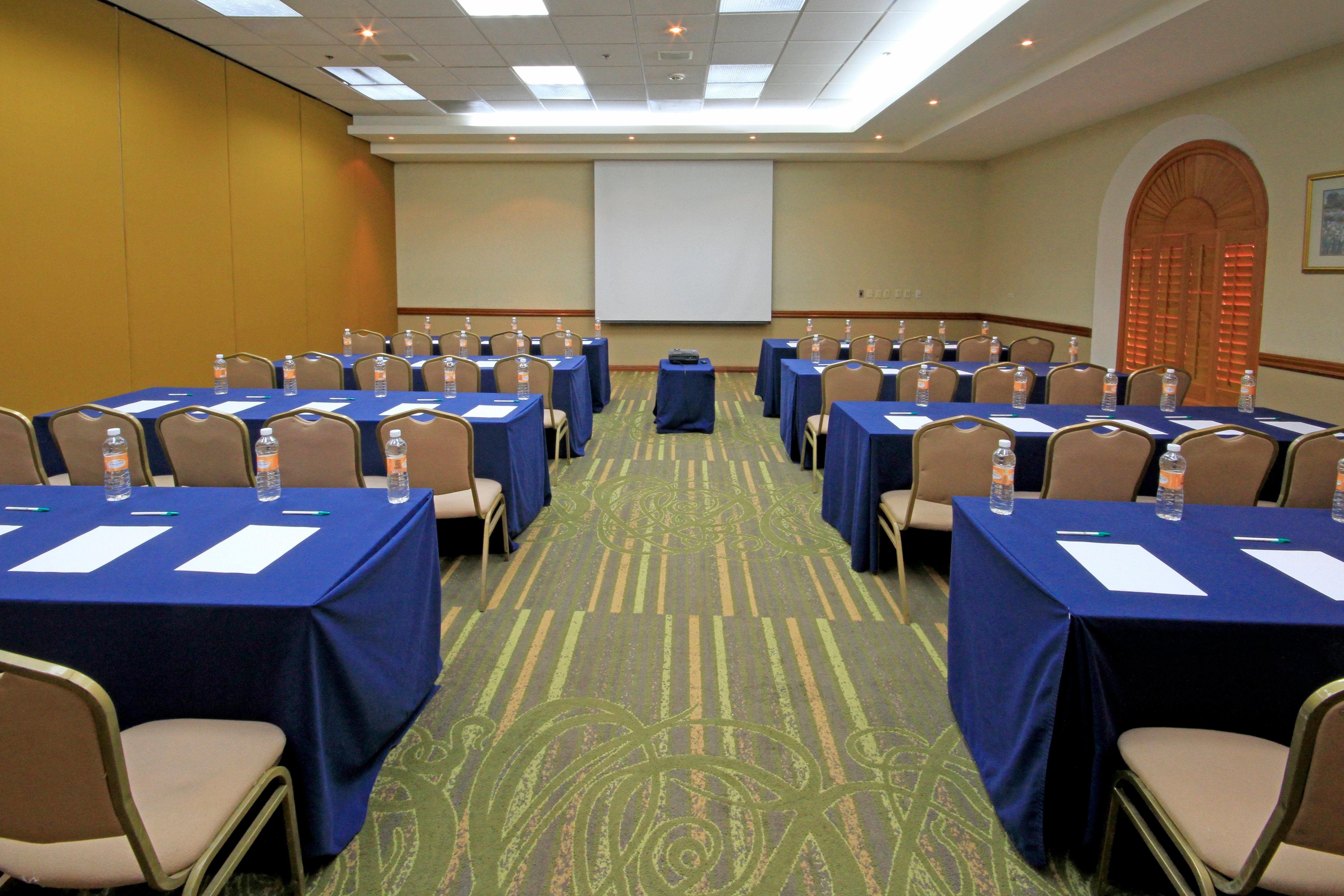 Holiday Inn Monclova By Ihg Bagian luar foto
