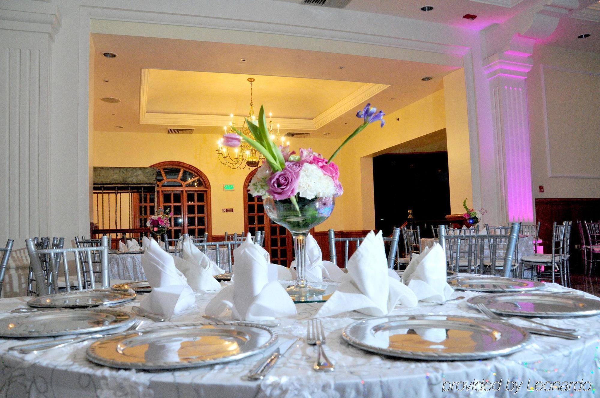 Holiday Inn Monclova By Ihg Bagian luar foto